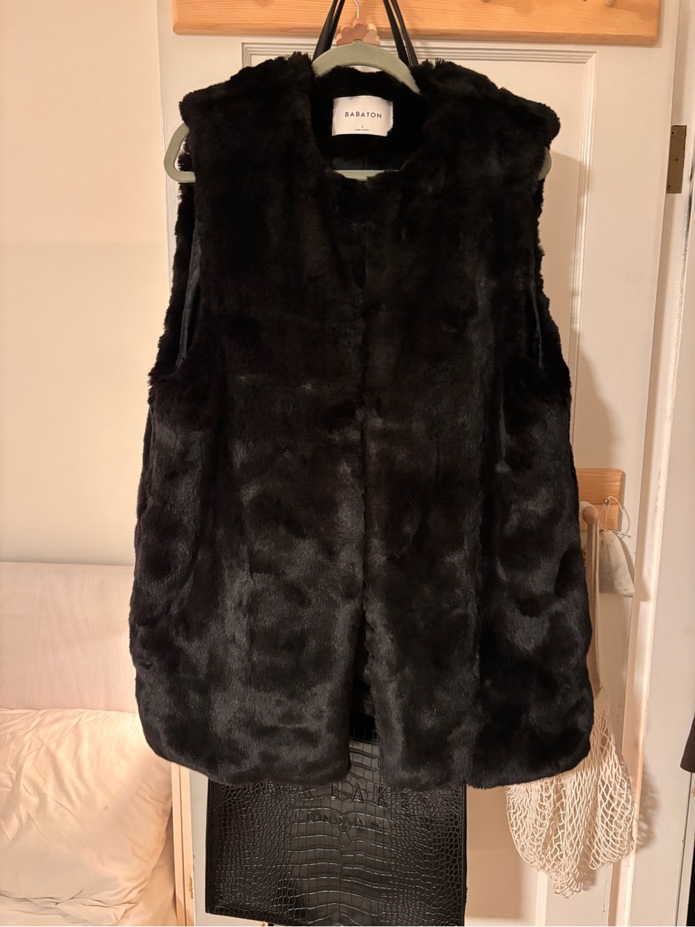 Aritzia - Babaton Black Faux Fur Sleeveless Vest NWOT Gorgeous- L